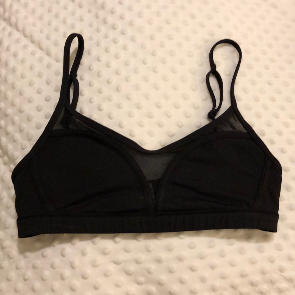Black lululemon sports bra